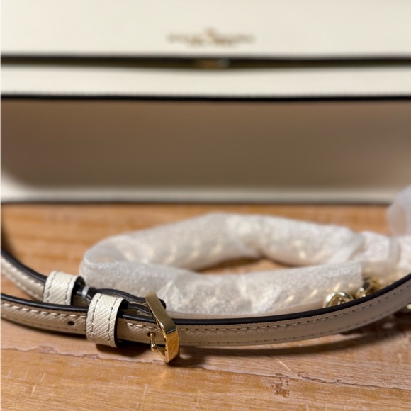 ON SALE!! Kate Spade Ivory Crossbody Bag with Gold Accents - Picture 7 of 16